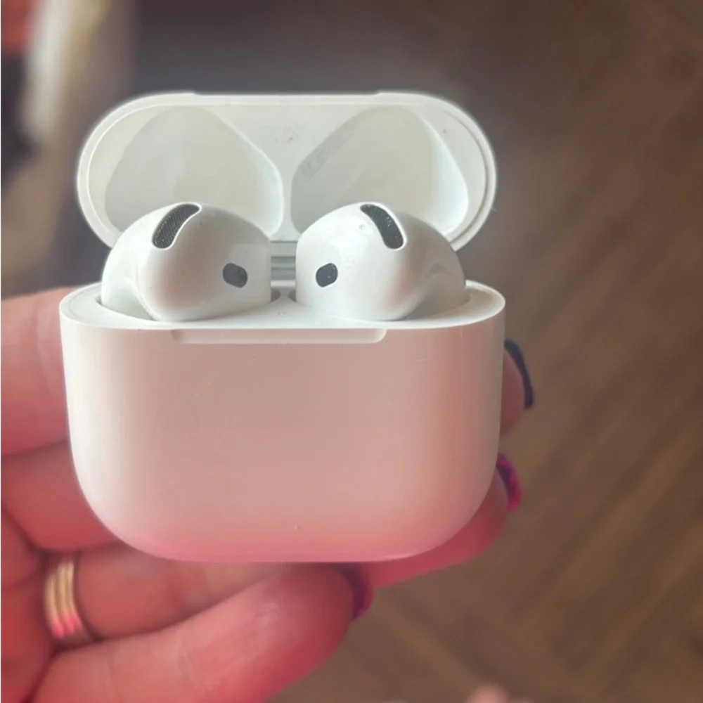 Apple AirPods4 NEVER OPENED